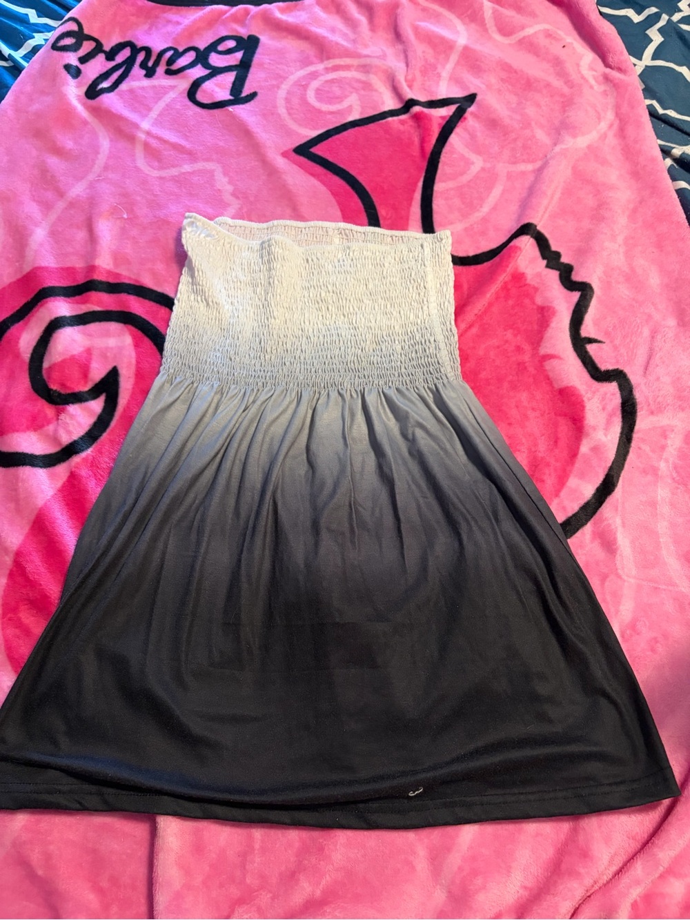 Medium strapless top